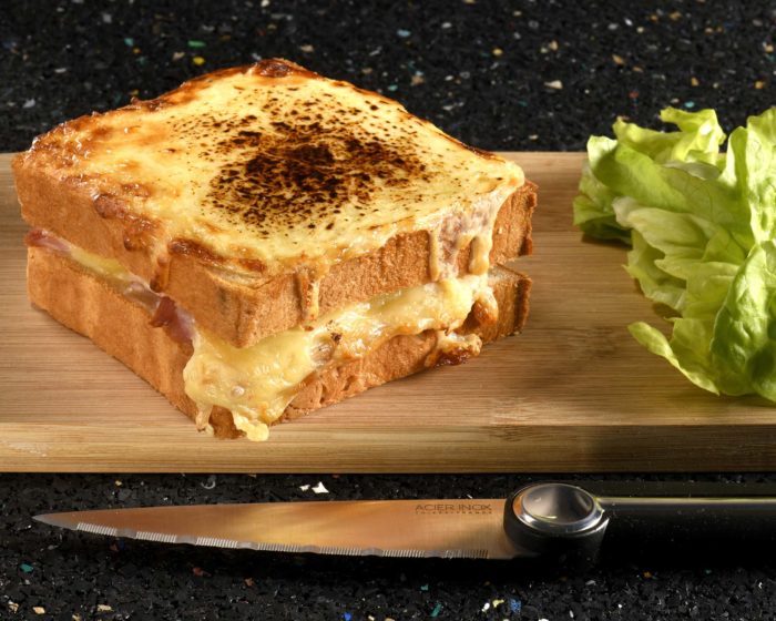 Croque-Monsieur : Jambon truffé, fromage fondu
